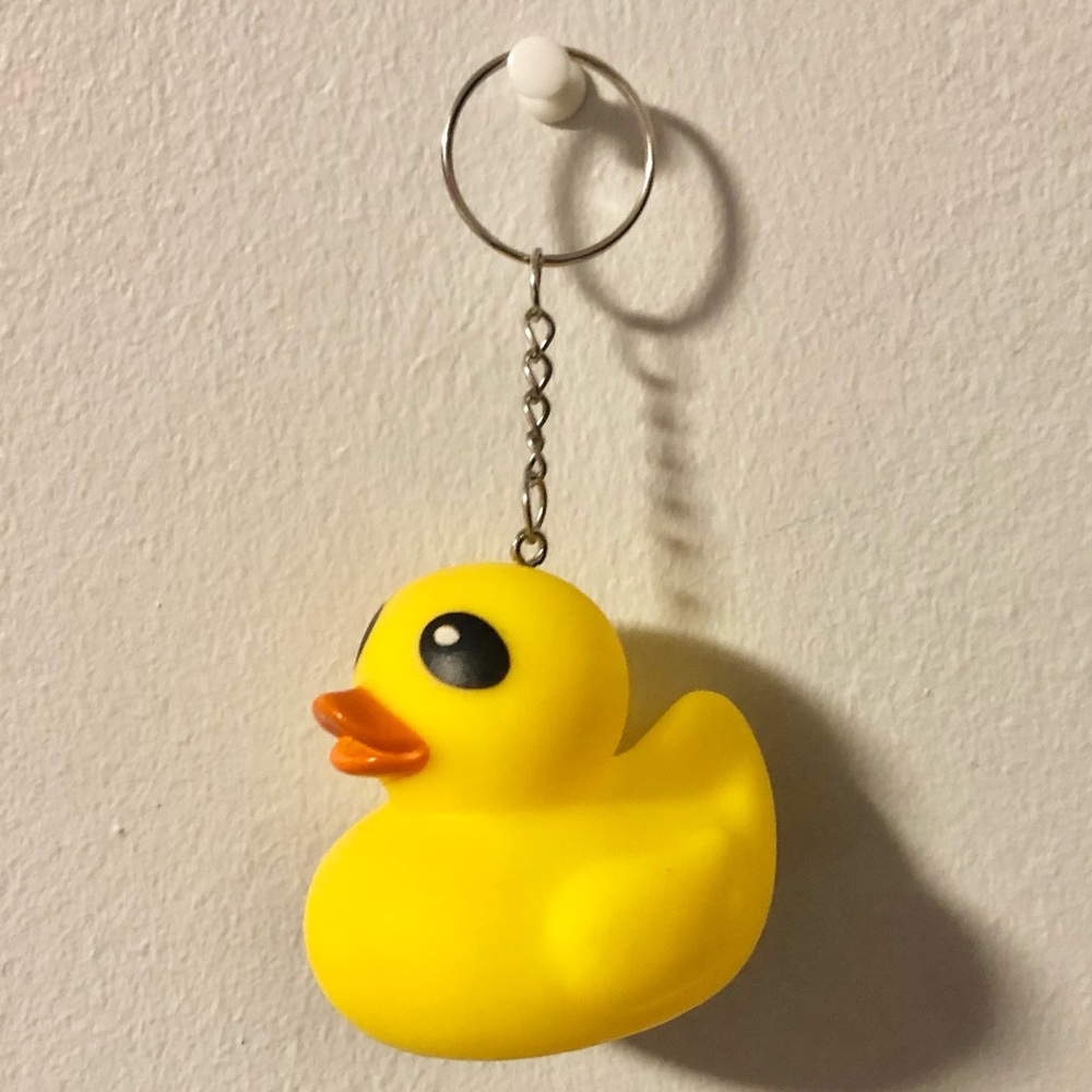 ❤️ Rubber Duck Keychain - Picture 2 of 4